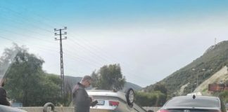 *انقلاب سيارة على اوتوستراد شكا يتسبب بزحمة سير خانقة*