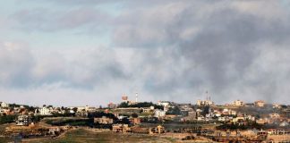 *قوات الجيش الإسرائيلي’ تضرم النيران في احد المنازل عند أطراف مارون الراس*