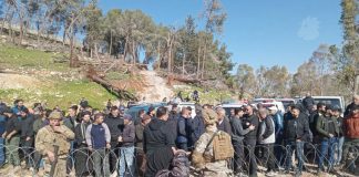 *بالصورة ؛ أهالي بلدة العديسة الحدودية يستعدون للدخول اليها مع الجيش اللبناني*