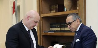 *الرئيس عون تسلّم من سفير مصر في لبنان علاء موسى رسالة خطية من الرئيس السيسي تضمنت دعوة للمشاركة في القمة العربية غير العادية التي تستضيفها القاهرة في 4 آذار المقبل لبحث القضية الفلسطينية*