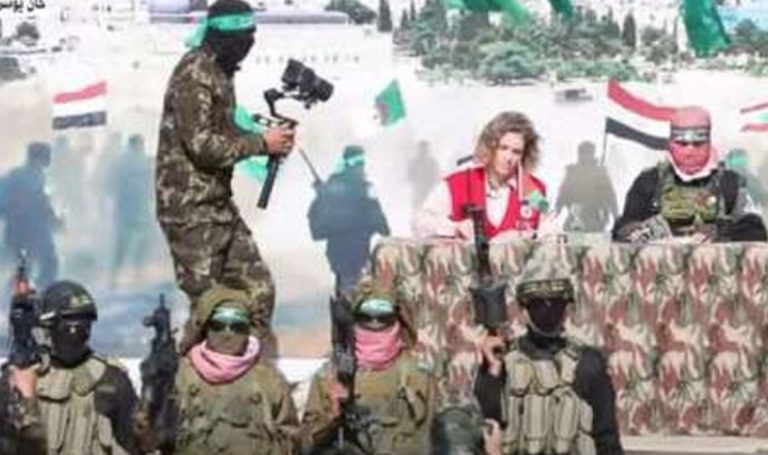 *إذاعة الجيش الإسرائيلي’: الصليب الأحمر يتوجه إلى منطقة التسليم الثانية في النصيرات وسط قطاع غزة*