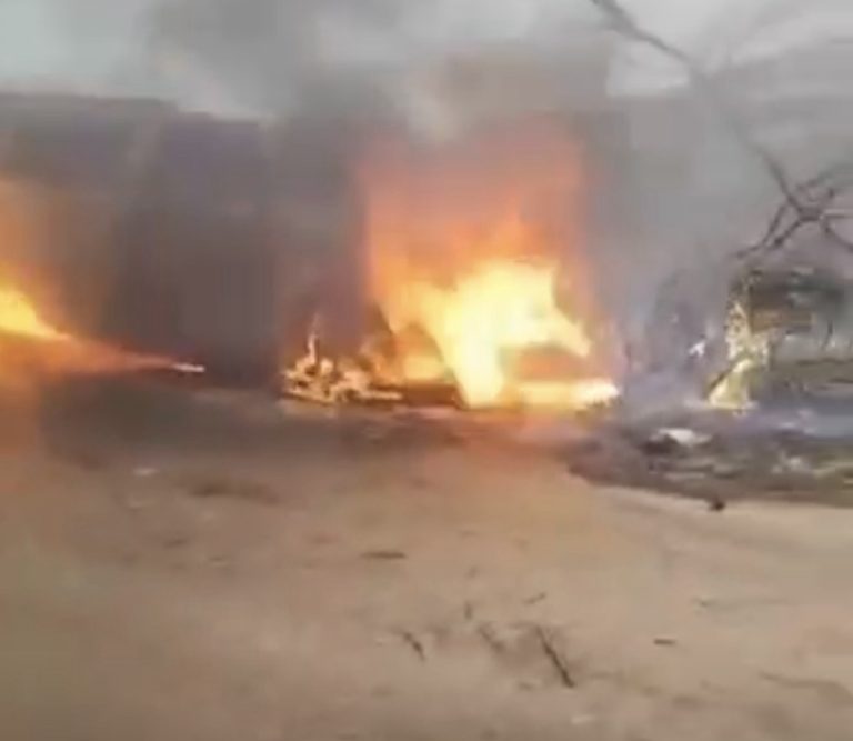 *الوكالة الوطنية للاعلام” افادت أن الجيش الإسرائيلي’ أطلق النار على سيارة عند أطراف بلدة حولا، مما تسبب في اشتعالها*