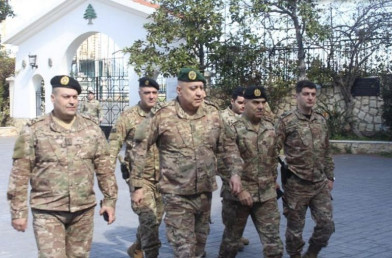 *تبرُّع قائد الجيش بالنيابة وعدد من الضباط بالدم في إطار حملة تبرُّع لدعم بنك الدم في الطبابة العسكرية*