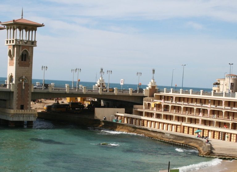*كارثة تنتظر مصر: أكثر من 7000 عقار في الإسكندرية مهدد بالسقوط*
