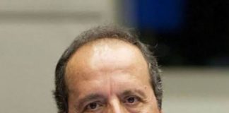 *النائب جميل السيّد خلال جلسة مناقشة البيان الوزاري: لا أريد أن أعطل هذا العرس الدستوري بملاحظات شكلية لكن الدستور يقول ان المؤهلين للوزارة هم من اللبنانيين والذين لديهم الأهلية للنيابة*