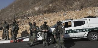 مفوض الشرطة الإسرائيلية: هوية منفذ عملية الطعن غير واضحة لنا بعد