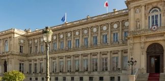 وصول الأمينة العامة لوزارة الخارجية الفرنسية الى بيروت