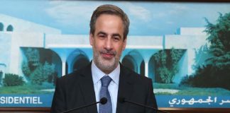 رئيس الجمهورية عرض مع 5 نواب وحرب للتطورات في البلاد