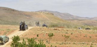 “الحدث”: وصول تعزيزات عسكرية وراجمات صواريخ للدفاع السورية إلى الحدود مع لبنان