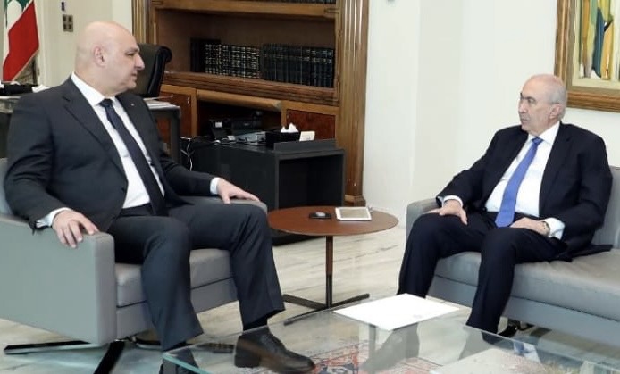 *الرئيس عون تسلم من مخزومي نسخة عن مشروع تعديل السرية المصرفية والتقى زوارا: بناء الدولة مسؤولية مشتركة والثقة بها تبدأ بقضاء نزيه وأمن ممسوك وإصلاحات*