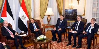 الزعماء العرب يتوافدون إلى القاهرة للقمة الطارئة وغزّة بوضع “بالغ الصعوبة”