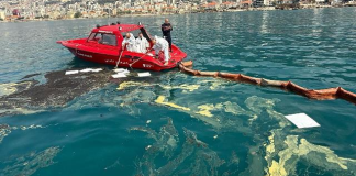 الدفاع المدني: نعالج بقعة تلوث بحري مقابل خليج جونية بالتنسيق مع الجيش