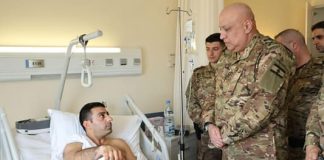رئيس الأركان عاد أحد عسكريي الجيش في المستشفى