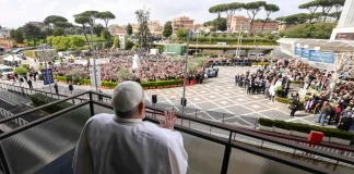 البابا فرنسيس يغادر المستشفى بعد تلقي العلاج على مدى 5 أسابيع