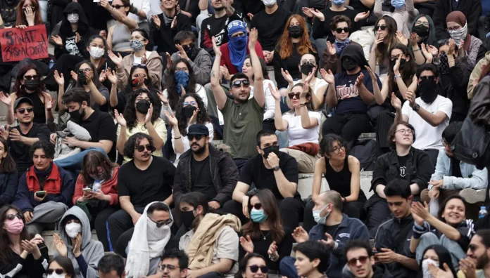 AFP__20250328__38BQ6CP__v1__Preview__TurkeyPoliticsOppositionDemo_202000