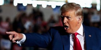 ناشطون يهود مؤيدون للفلسطينيين يقتحمون برج ترامب في نيويورك