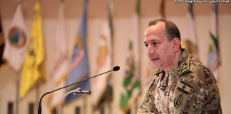 اجتماع قائد الجيش مع أركان القيادة وقادة الوحدات الكبرى والأفواج المستقلة