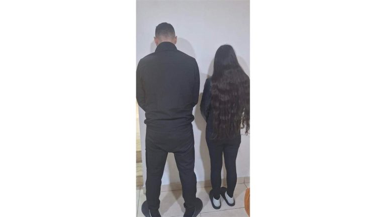 مكتب مكافحة المخدِّرات يوقف إمرأة تروّج المخدّرات أثناء ممارسة أعمال مخلّة بالآداب العامة