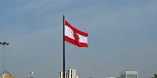 العلم اللبناني “المشطوب”.. إليكم السبب!