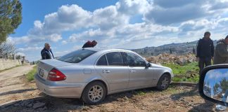 إصابة مواطن بجروح جراء إلقاء محلقة قنبلة على جرافة كانت تعمل على رفع الركام بالقرب منه في يارون