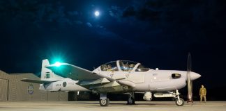 طائرات سوبر توكانو التابعة لسلاح الجو اللبناني تنفذ غارات على مرابض مدفعية سورية تستهدف الأراضي اللبنانية