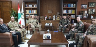 قائد الجيش بالانابة عرض مع وفد عسكري فرنسي سبل تعزيز التعاون