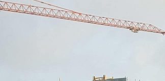 التحكم المروري: انزلاق سيارة واصطدامها بالفاصل الوسطي على أوتوستراد الجية باتجاه الرميلة نتج عنه جريح ودراج من مفرزة سير بعبدا يعمل على المعالجة