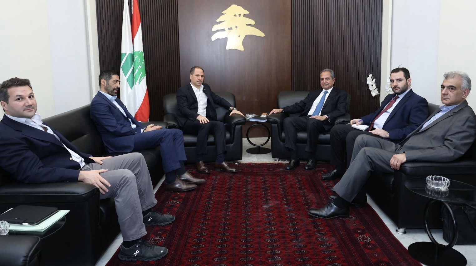 *رئيس الكتائب يلتقي الوزير الصدّي*