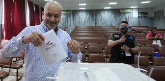 اقتراحات قوانين انتخابية لتعبئة الوقت