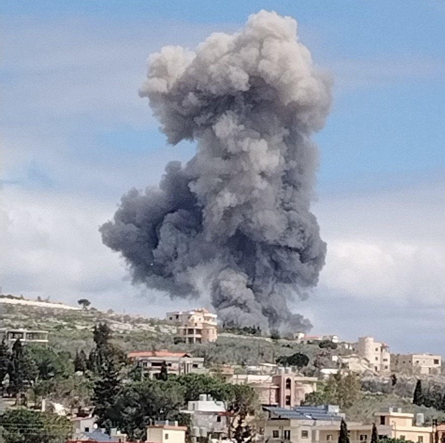 *الجيش الإسرائيلي’: هاجمنا عشرات المنصات الصاروخية’ ومقر قيادة عمل بداخله عناصر من حزب الله في جنوب لبنان*