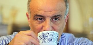 لاعتراضه على إدخال معدّات خلوي لشركة «وايفز»: شارل الحاج يقيل كريدية… كيدياً