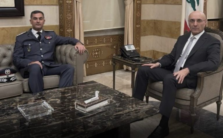 *وزير الداخلية طلب من اللواء عبدالله اتخاذ أقصى تدابير الأمن في المناطق كافة*