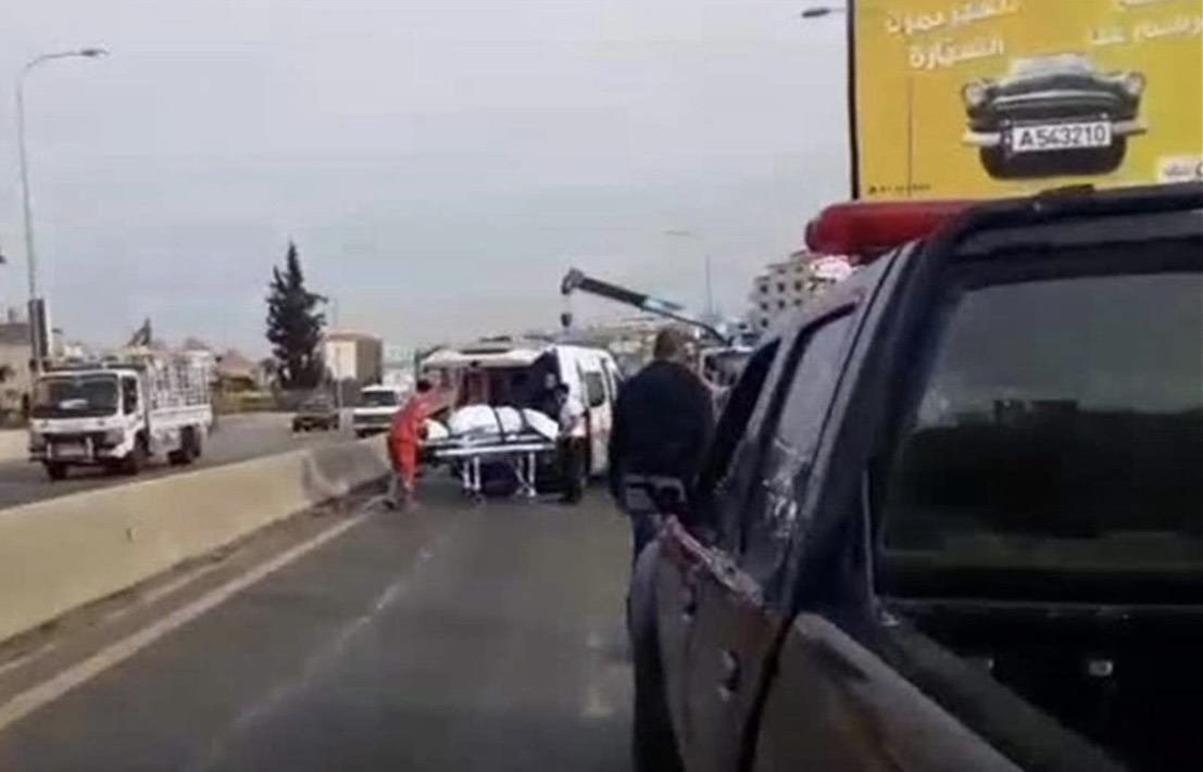 *حادث مروع على اوتوستراد الجية باتجاه الجنوب تسبب بزحمة سير خانقة والسير شبه متوقف*