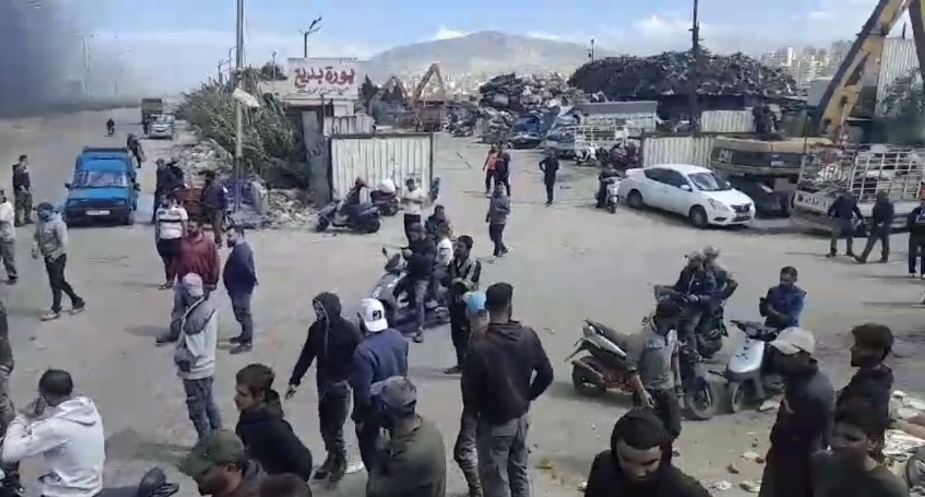 *التحكم المروري’: اعادة فتح السير على دوار ابو علي طرابلس بعد قطعه لبعض الوقت من قبل محتجين*