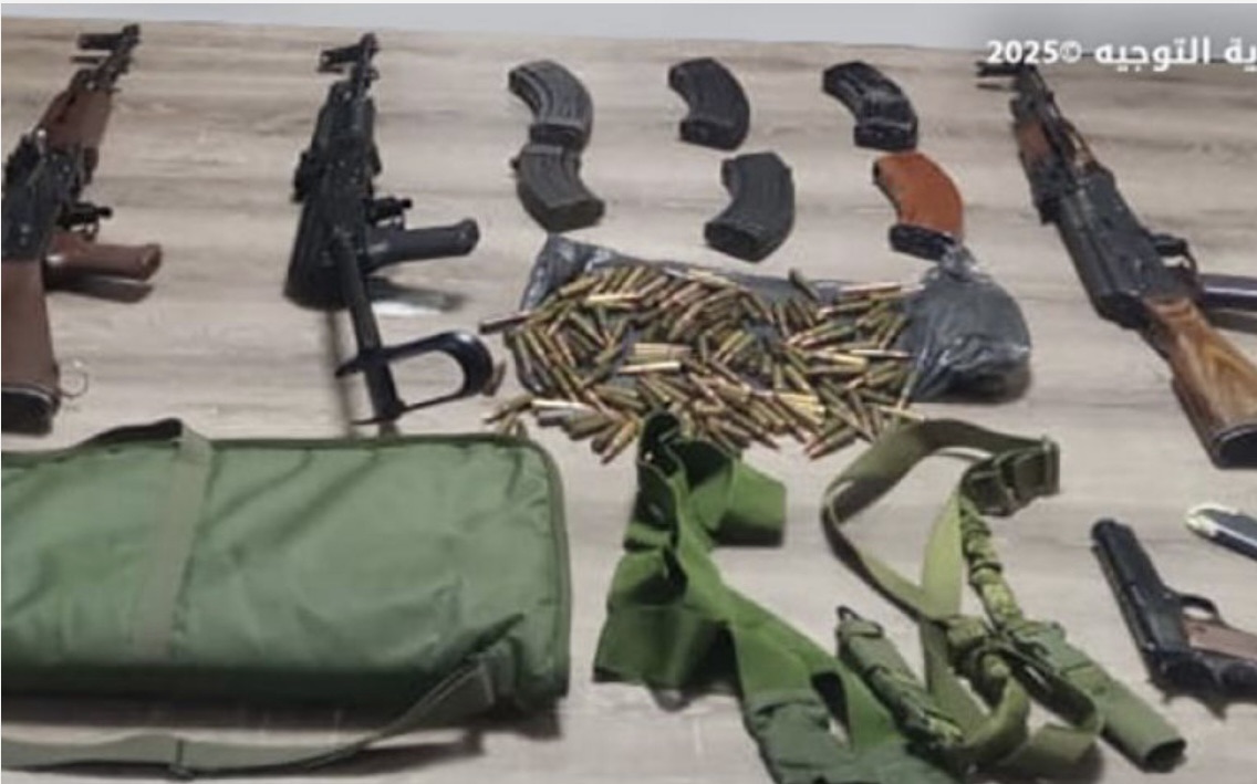 *الجيش يوقف 5 أشخاص ويضبط أسلحة’ وذخائر’*