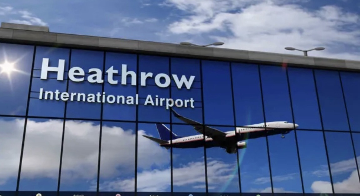 *التلغراف عن متحدث باسم مطار هيثرو: الموقع سيكون مغلقا طوال اليوم ولن يفتح مجددا قبل منتصف الليل و1351 رحلة ونحو 291 ألف مسافر يتوقع تأثرهم بالإغلاق*