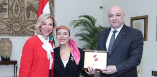 *الرئيس عون واللبنانية الأولى كرما الإعلامية هدى شديد تقديرا لانجازاتها ومسيرتها ونضالها في مواجهة المرض*