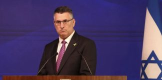 *إسرائيل’ تعلق دخول المساعدات إلى غزة، وحماس’ تصف القرار بأنه “جريمة حرب’ وانقلاب على الاتفاق”*