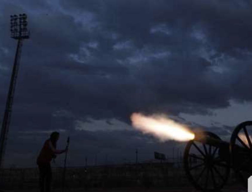 *حان الآن موعد آذان المغرب حسب التوقيت المحلي لمدينة بيروت*