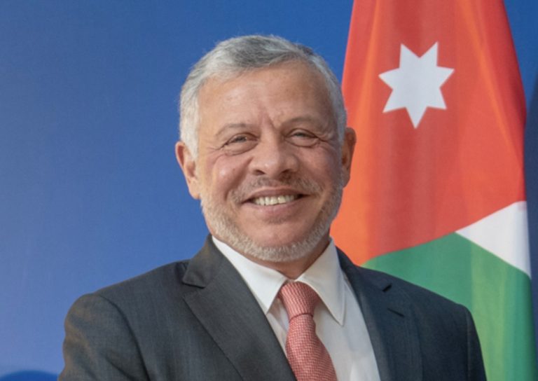 *العاهل الاردني : نقف إلى جانب السلطة الفلسطينية للقيام بمهامها وحل الدولتين هو السبيل الأمثل لقيام الدولة الفلسطينية المستقلة ونرفض تهجير الفلسطينيين وندعم إعمار غزة مع بقاء أهلها فيها*