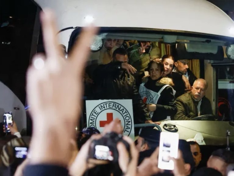 *إليكم عدد الأسرى الفلسطينيين في السجون الإسرائيلية’*