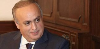 *وهاب عبر إكس: ” كانت لدى الشرع فرصة الأسابيع الأولى ولم يستغلها فسقط كرئيس والآن قد يتحول الى قائد لتنظيم تحرير الشام . تطورات كبيرة قادمة، الزلزال”*