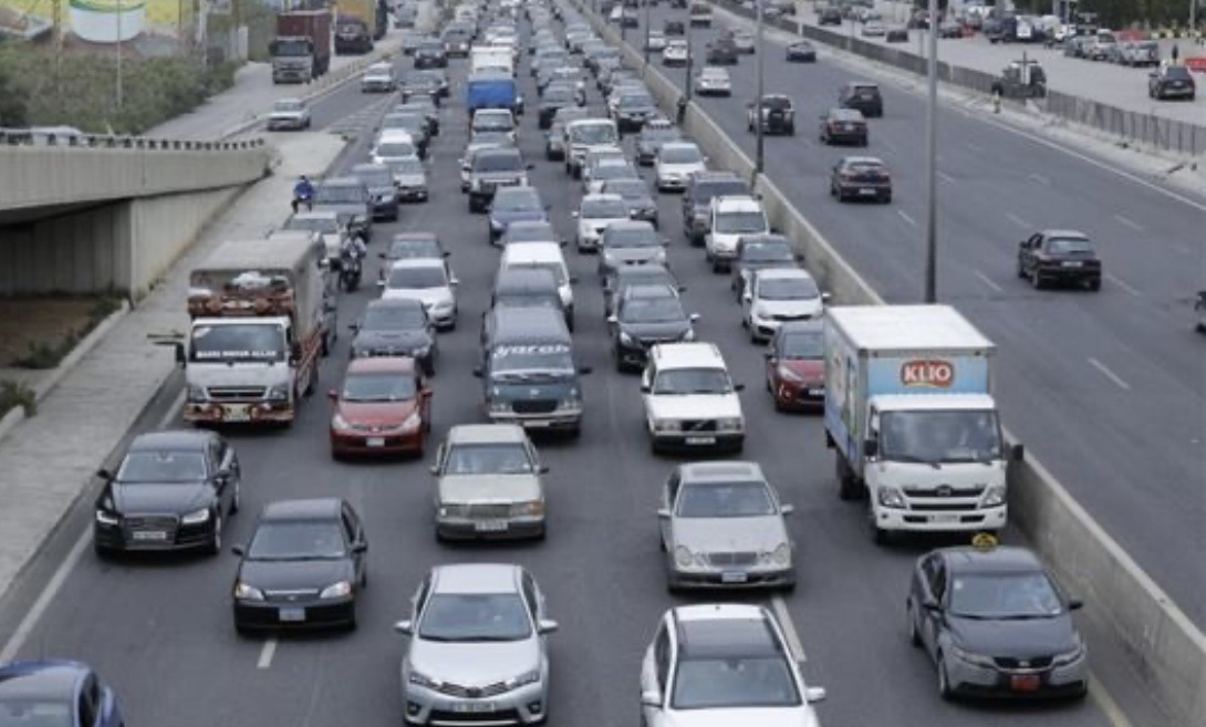 *التحكم المروري: حركة المرور كثيفة من نفق سبيرز باتجاه نفق سليم سلام وصولا الى جسر الكولا وايضا حركة المرور كثيفة على بولفار بيار الجميل باتجاه الكرنتينا*