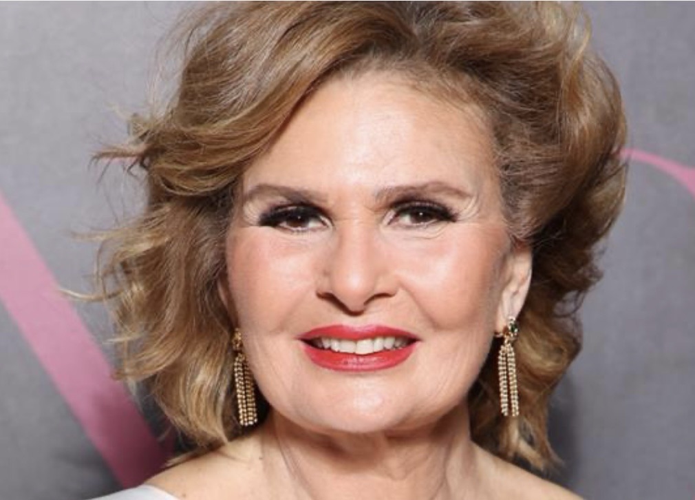 *يسرا توجه رسالة مؤثرة إلى جمهورها*