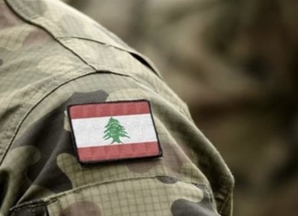 *فرق الجيش اللبناني تقوم بمسح بلدة حوش السيد علي وتنظيفها من مخلفات الإشتباكات لتأمينها من أجل عودة آمنة للأهالي وبتفكيك مخزن ذخيرة’ وسلاح’*