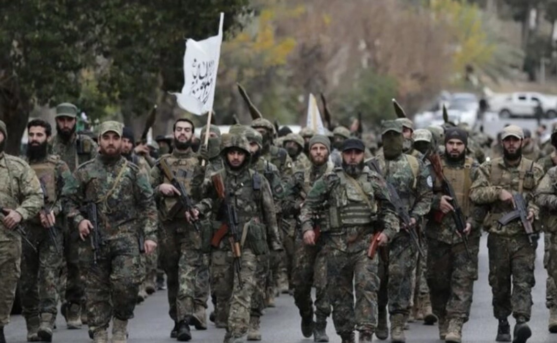 *اشتباكات عنيفة عند الحدود… “الدفاع السورية” تتهم “حزب الله” بقتل’ 3 من قواتها والأخير ينفي*