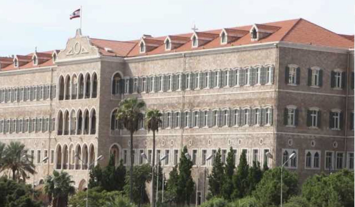 *جلسة مجلس الوزراء التي بدأت منذ 5 ساعات تم تمديدها بعد استراحة صغيرة وقد تمّت معاودة الاجتماع لمتابعة البحث في آلية التعيينات الإدارية*