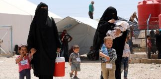 النازحون قنبلة موقوتة متجددة بعد تقليص برنامج الأغذية مساعداته