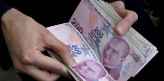 الليرة التركية تهوي