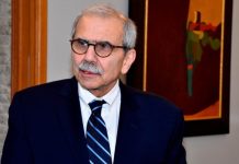 عقد رئيس مجلس الوزراء الدكتور نواف سلام اجتماعًا مع محافظ بيروت مروان عبود وفريق عمله لمتابعة التحضير لفتح مراكز إيواء إضافية في بيروت.